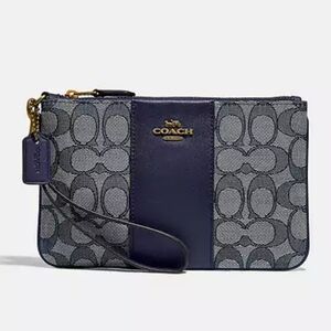 Wristlet In Signature Jacquard - Navy